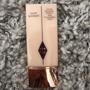 Charlotte Tilbury light wonder foundation